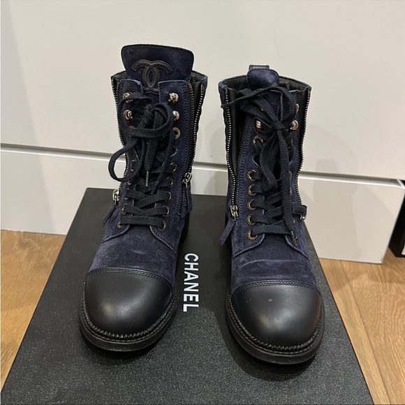 Chanel lace up combat boots in black and navy suede size 37.5 - Picture 2 of 11